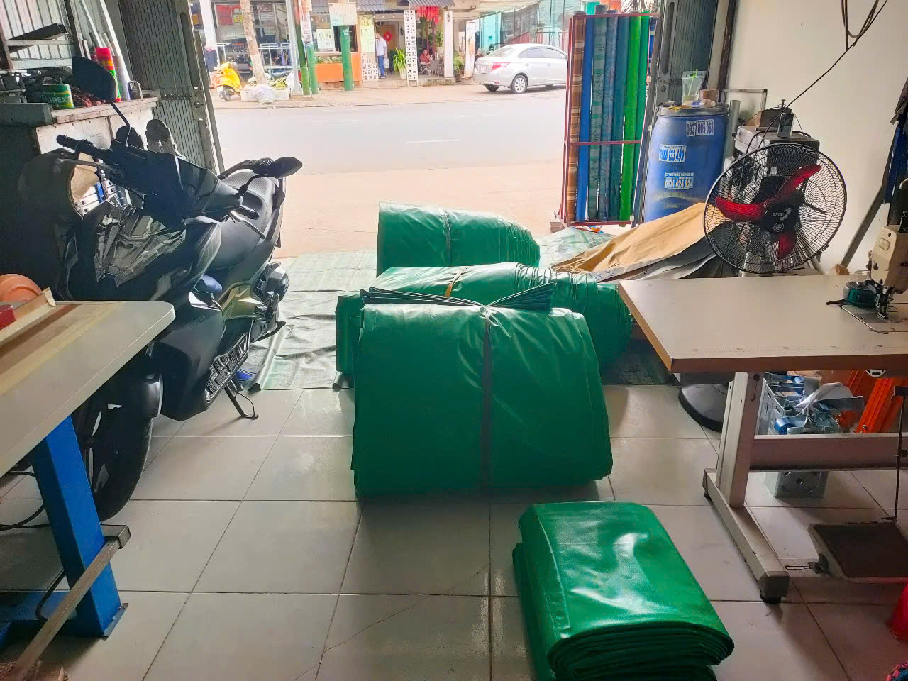 May ép bạt che dĩ an Bình Dương - May ép bạt mái hiên - ép bạt kéo - ép bạt xếp Dĩ An Bình Dương