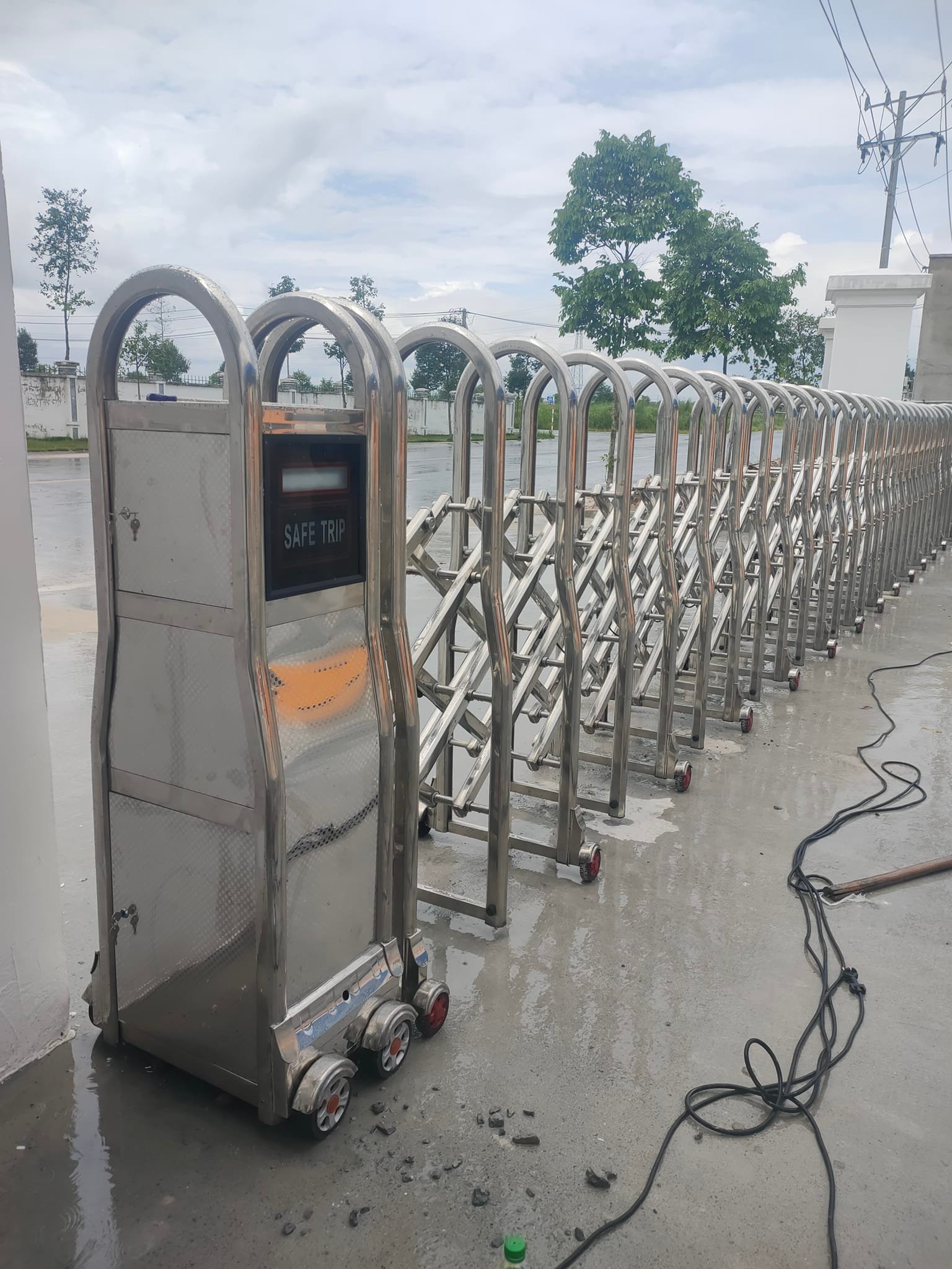 Cổng Xếp inox Thủ Đức - Cửa Cổng Xếp Hợp kim Nhôm Cao Cấp Cổng Lùa Tại TP. Thủ Đức. TPHCM