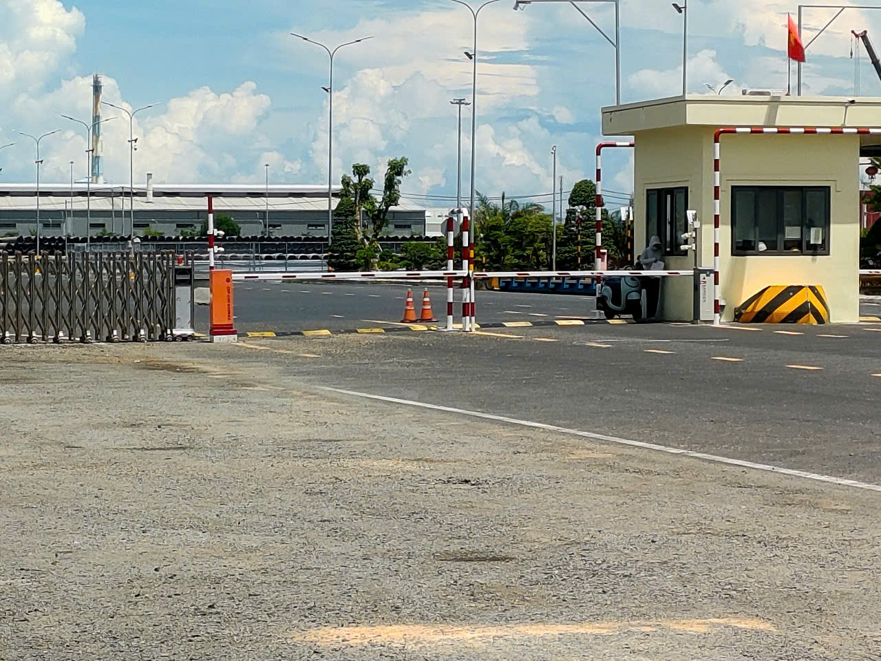 THANH CHẮN BARRIER SÀI GÒN.CỬA CỔNG BARIE RÀO CHẮN TỰ ĐỘNG. GIÁ RẺ QUẬN SÀI GÒN. TP.HCM
